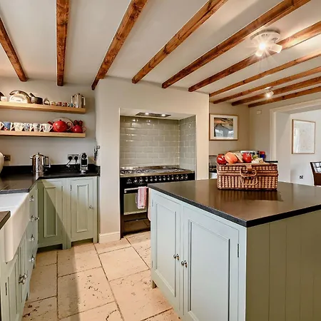 4 Bed In York G0091 בית נופש