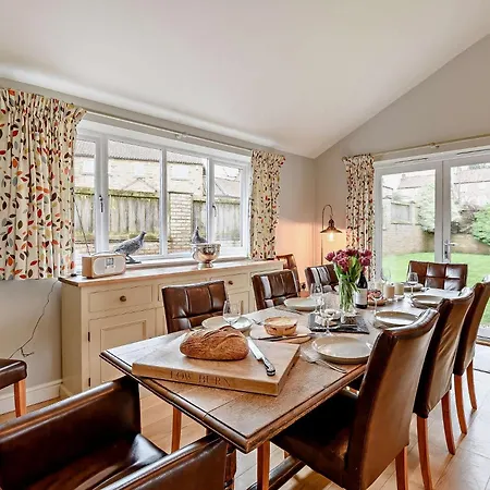 4 Bed In York G0091 בית נופש *