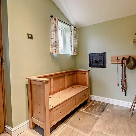 4 Bed In York G0091 בית נופש