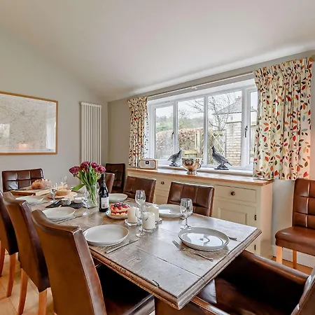 4 Bed In York G0091 בית נופש Leavening