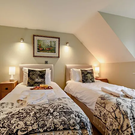 4 Bed In York G0091 * Leavening