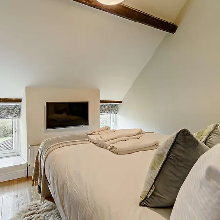 4 Bed In York G0091 * Leavening