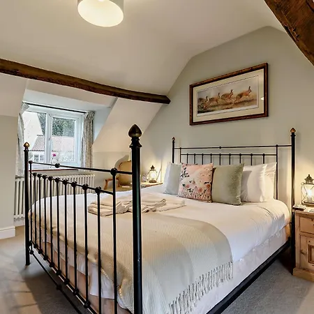 4 Bed In York G0091 * Leavening