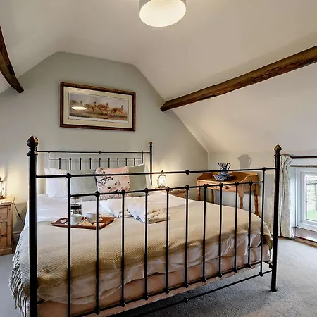 4 Bed In York G0091 *