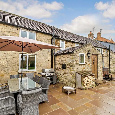 4 Bed In York G0091 * Leavening